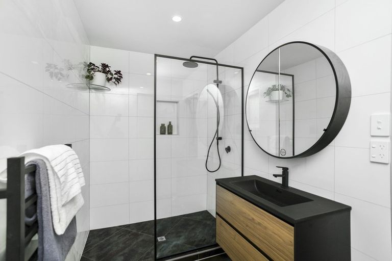 Photo of property in 14 Dunstall Place, Mangere Bridge, Auckland, 2022