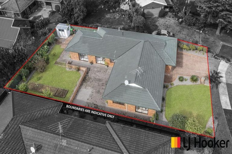 Photo of property in 12 Carlinka Place, Conifer Grove, Takanini, 2112