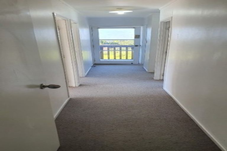 Photo of property in 17 Cedar Heights Avenue, Massey, Auckland, 0614