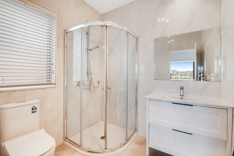 Photo of property in 140 Arran Point Parade, Orewa, 0931