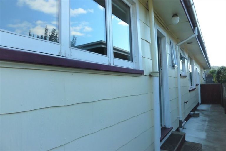 Photo of property in 30b York Street, Picton, 7220