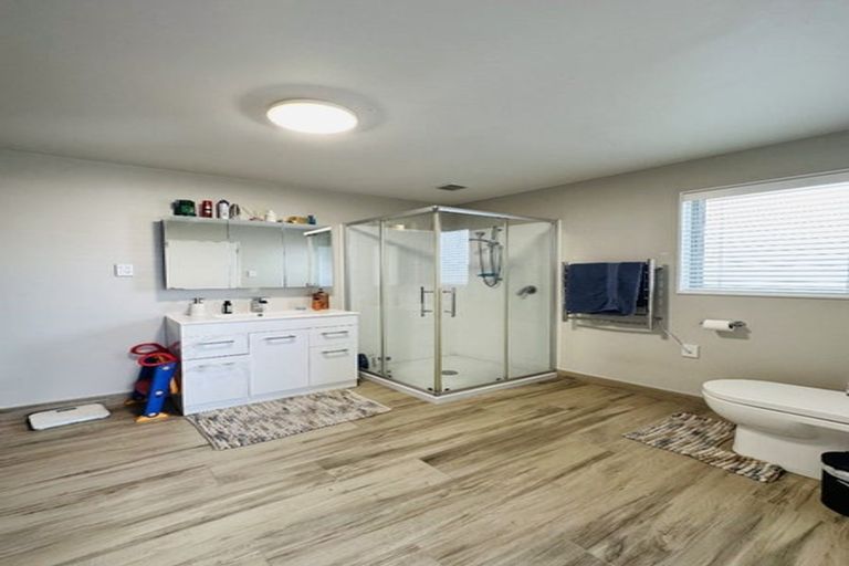 Photo of property in 10/11 Ray Small Drive, Papakura, 2110