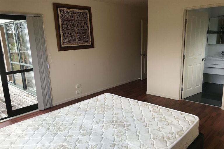 Photo of property in 8 Blethyn Place, Te Atatu South, Auckland, 0610