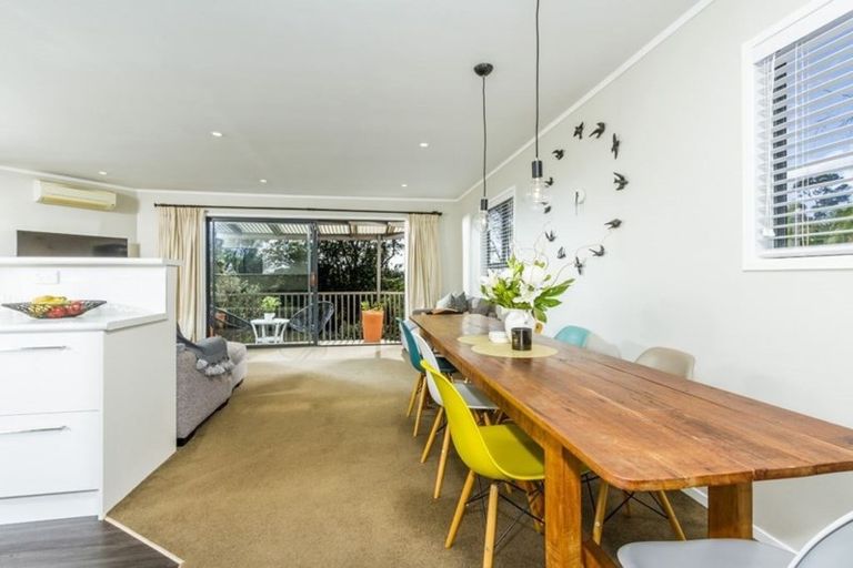 Photo of property in 1/28 Capilano Place, Glenfield, Auckland, 0629
