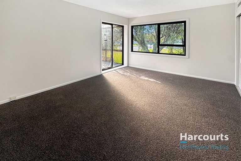 Photo of property in 4 Strid Road, Te Atatu South, Auckland, 0610