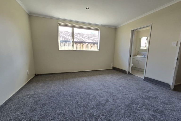 Photo of property in 182 Keri Vista Rise, Papakura, 2110