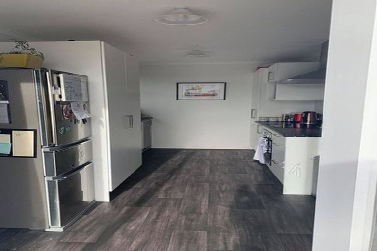 Photo of property in 28 Burgess Street, Green Island, Dunedin, 9018