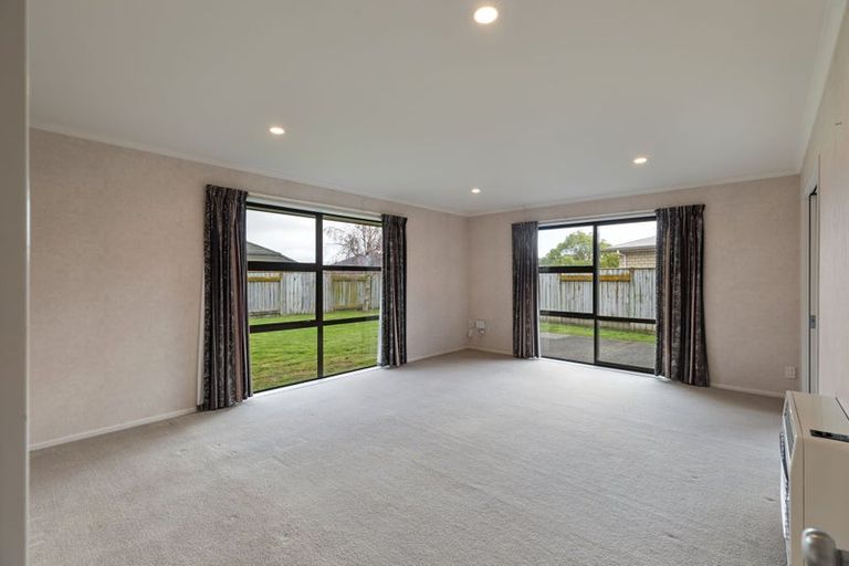 Photo of property in 8 Geneva Terrace, Kelvin Grove, Palmerston North, 4414