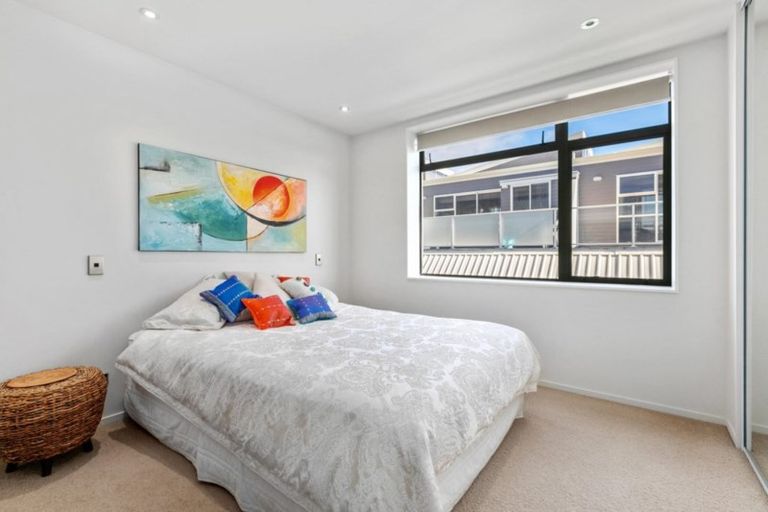 Photo of property in Vivaldi Apartments, 9/48 Marine Parade, Mount Maunganui, 3116