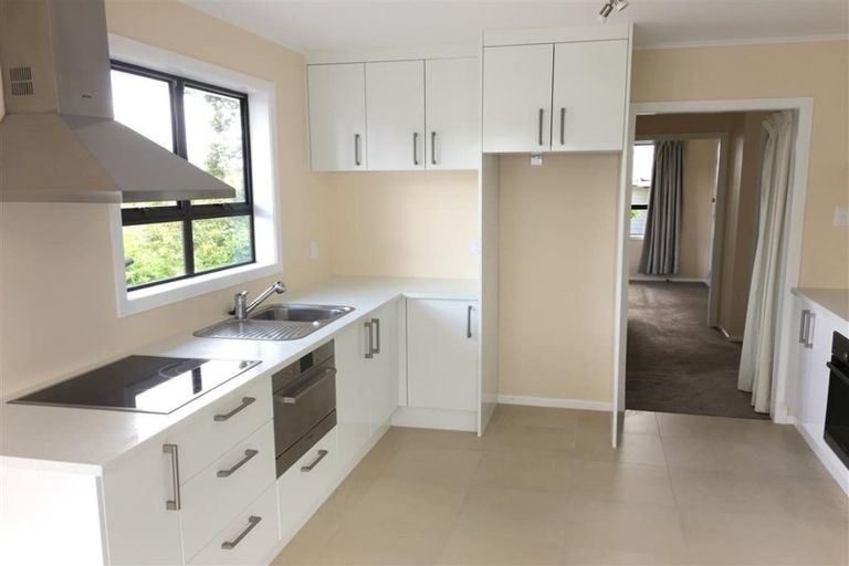 Photo of property in 1/16 Peach Road, Glenfield, Auckland, 0629