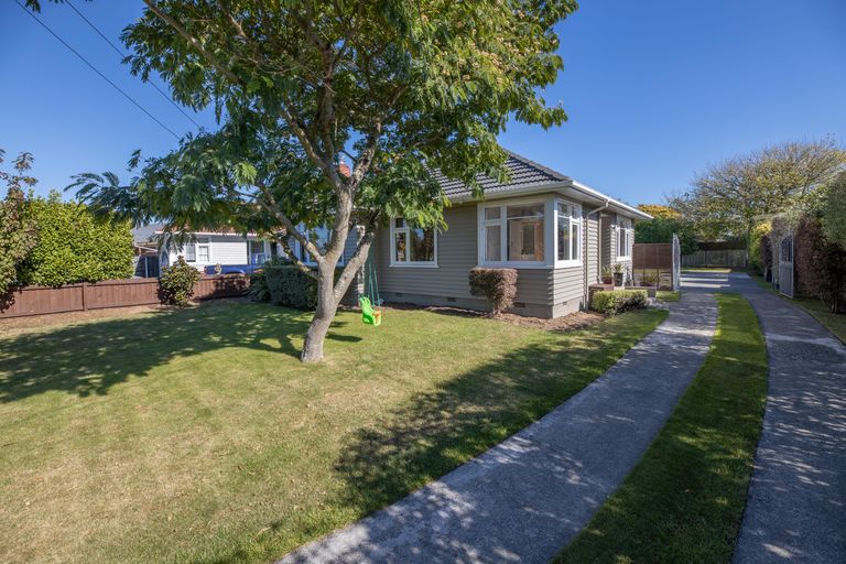 Photo of property in 19 Wilton Crescent, Bishopdale, Christchurch, 8053