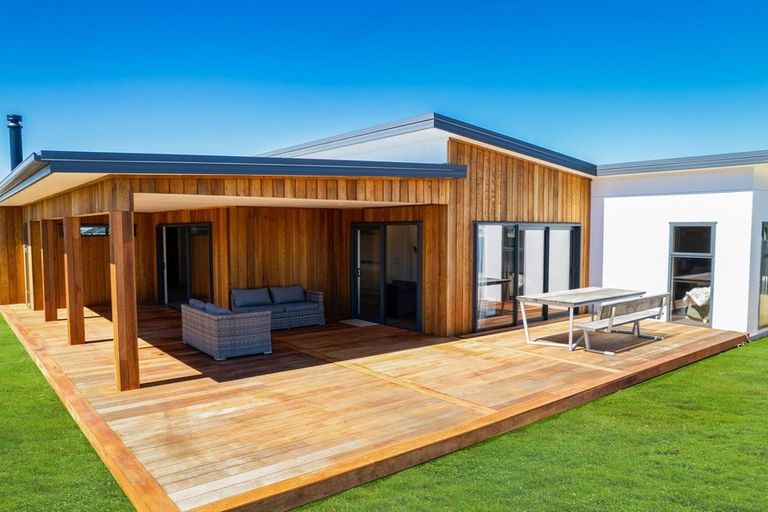 Photo of property in 2 Canal Place, Twizel, 7901