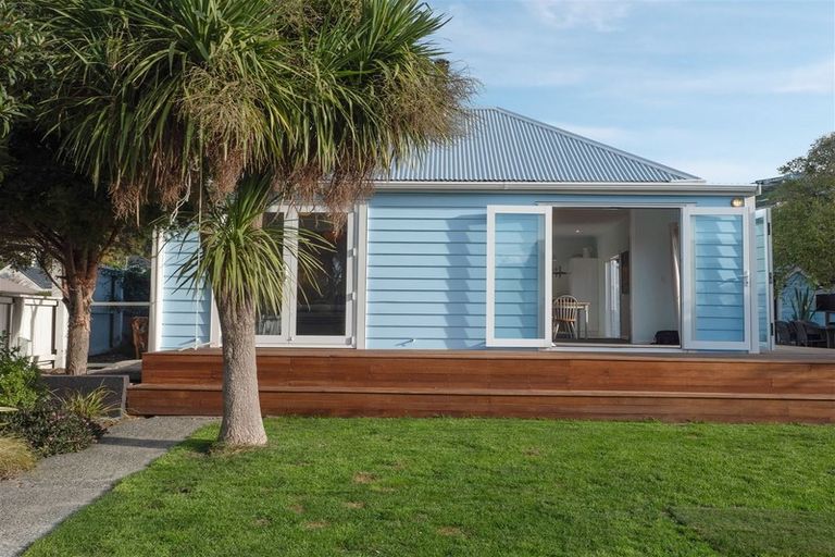 Photo of property in 16 Augusta Street, Redcliffs, Christchurch, 8081