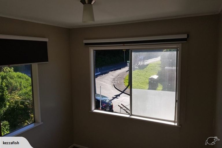 Photo of property in 1/15 Wakely Road, Newlands, Wellington, 6037