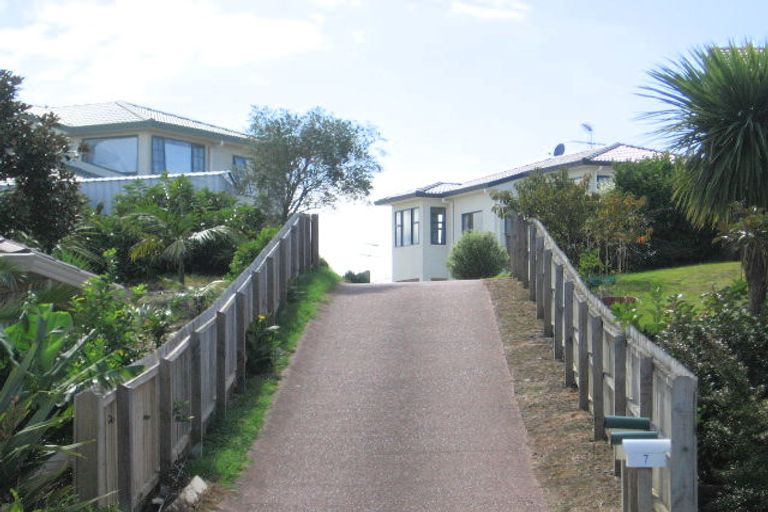 Photo of property in 11 Crimson Park, Oteha, Auckland, 0632