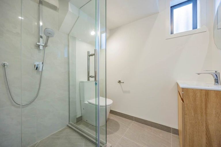 Photo of property in 3/17 Kingdale Road, Henderson, Auckland, 0610