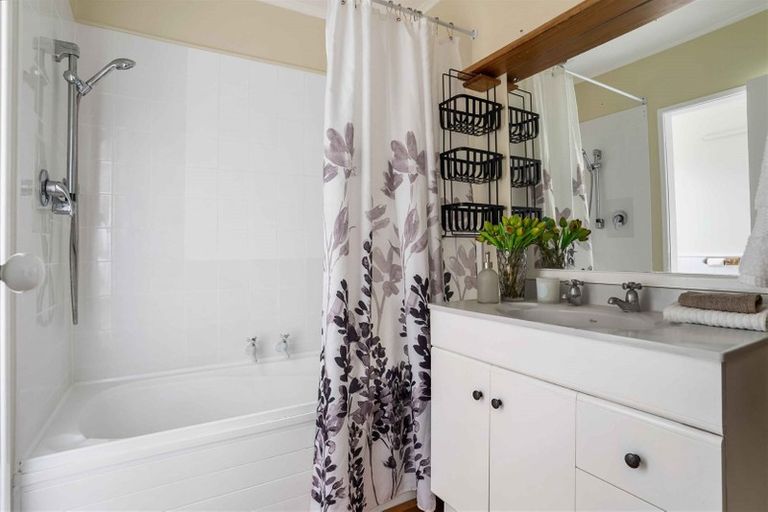 Photo of property in 1/40 Carlisle Road, Browns Bay, Auckland, 0630