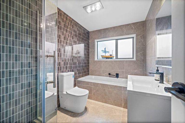 Photo of property in 4 Raoriki Road, Pukekohe, 2120