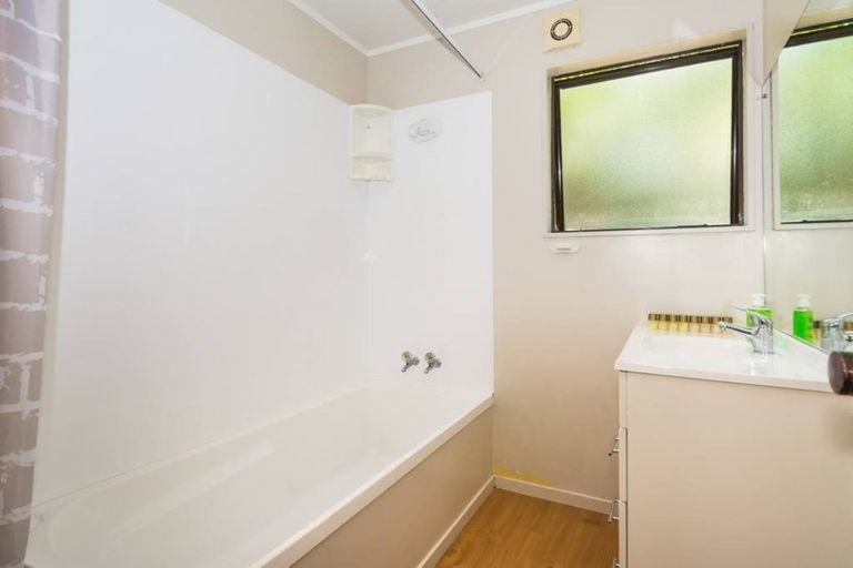 Photo of property in 1/42 Woodlands Crescent, Browns Bay, Auckland, 0630