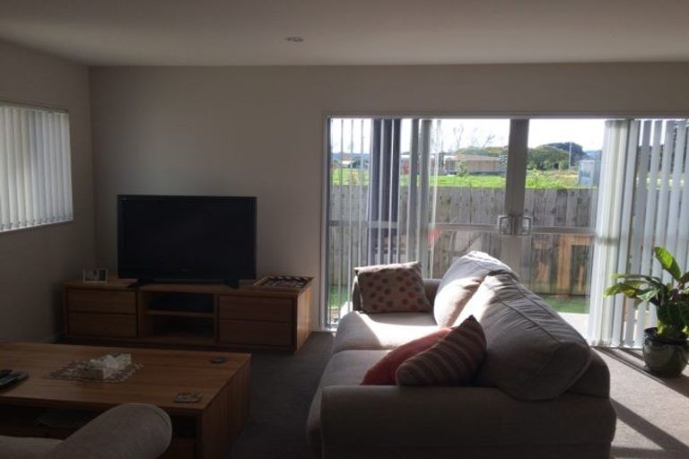 Photo of property in 110 Popokatea Drive, Takanini, 2112