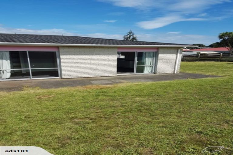 Photo of property in 30a Simons Street, Moturoa, New Plymouth, 4310