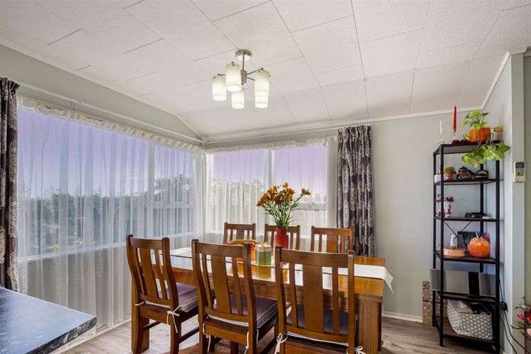 Photo of property in 3 Garcia Place, West Harbour, Auckland, 0618