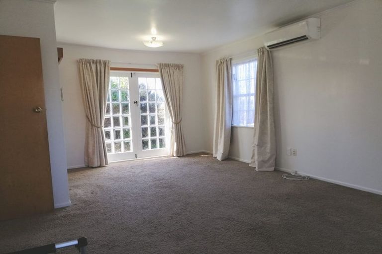 Photo of property in 37 Stewart Drive, Newlands, Wellington, 6037