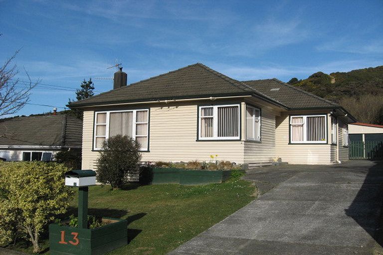Photo of property in 13 Gardiner Grove, Wainuiomata, Lower Hutt, 5014