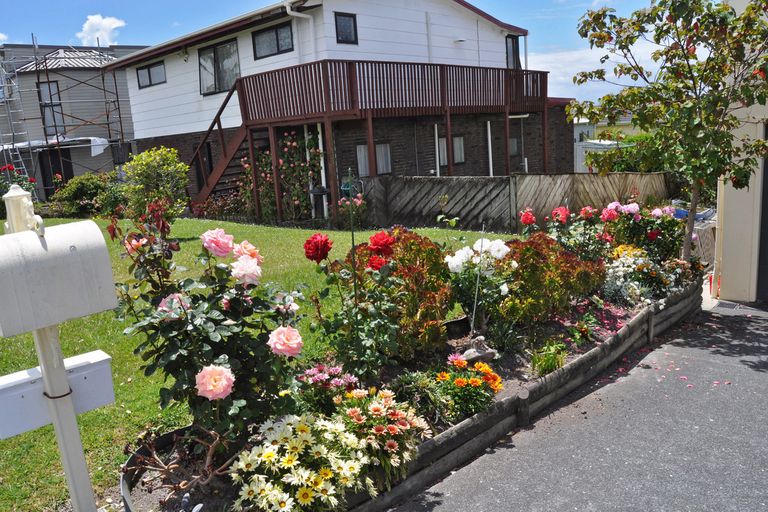 Photo of property in 5 Ngatira Place, Snells Beach, 0920