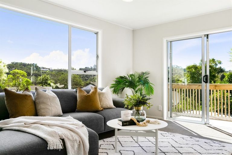 Photo of property in 19 Spinella Drive, Bayview, Auckland, 0629