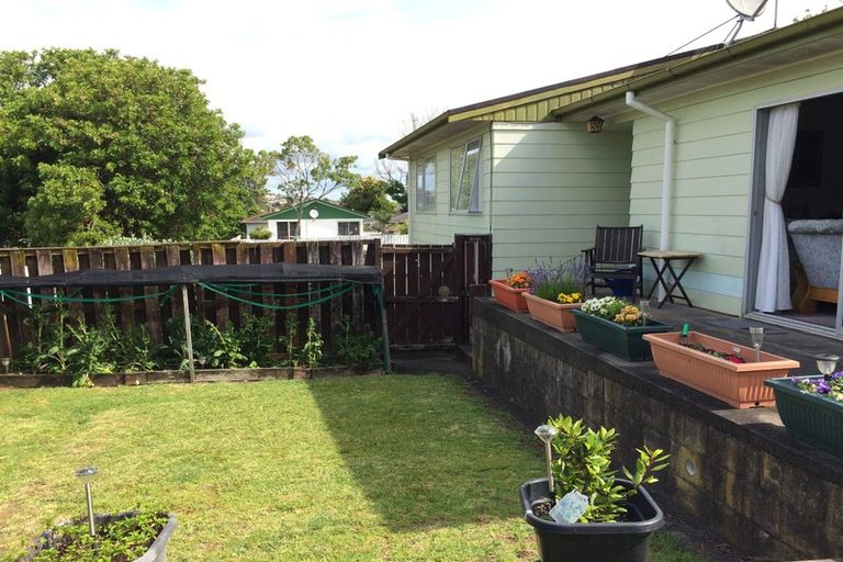 Photo of property in 27 Lisa Rise, Half Moon Bay, Auckland, 2012