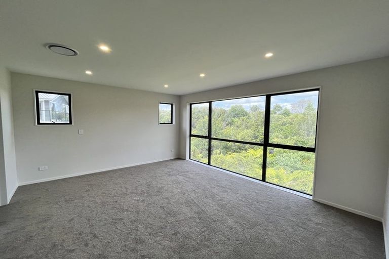 Photo of property in 14a Kinleith Way, Albany, Auckland, 0632
