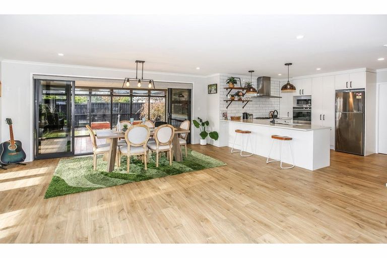 Photo of property in 22 Kauri Drive, Waiuku, 2123