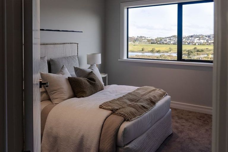 Photo of property in 112 Arran Point Parade, Orewa, 0931