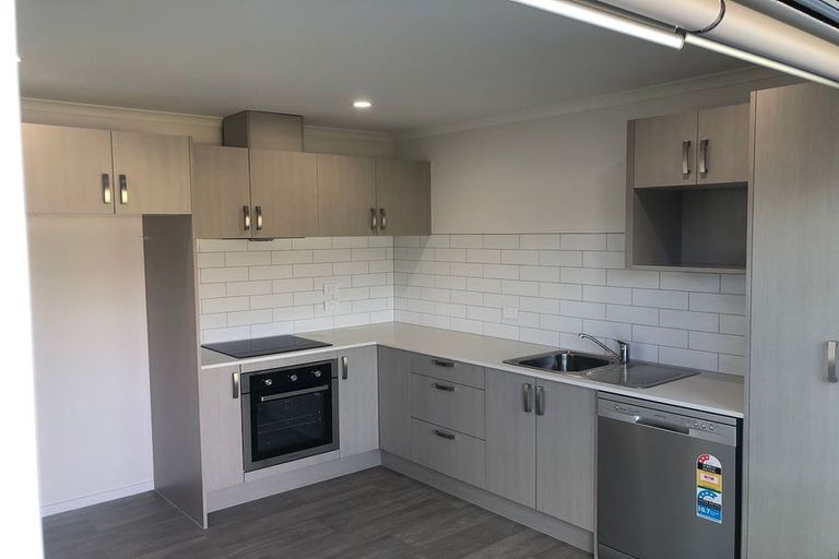 Photo of property in 1/7 Tulloch Place, Conifer Grove, Takanini, 2112