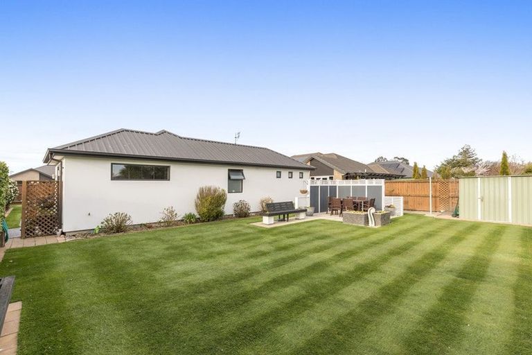 Photo of property in 37 Little Oaks Drive, Yaldhurst, Christchurch, 8042