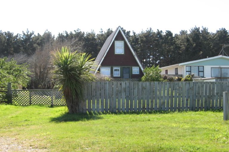 Photo of property in 56 Koputara Road, Himatangi Beach, Foxton, 4891