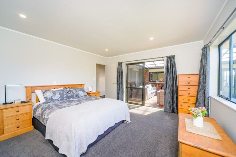 Photo of property in 18 Daniel Place, Kelvin Grove, Palmerston North, 4414