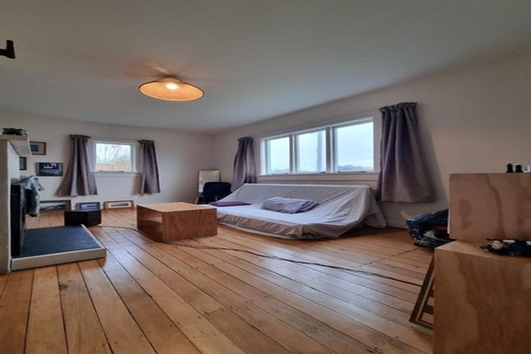 Photo of property in 33 Pacific Road, North New Brighton, Christchurch, 8083