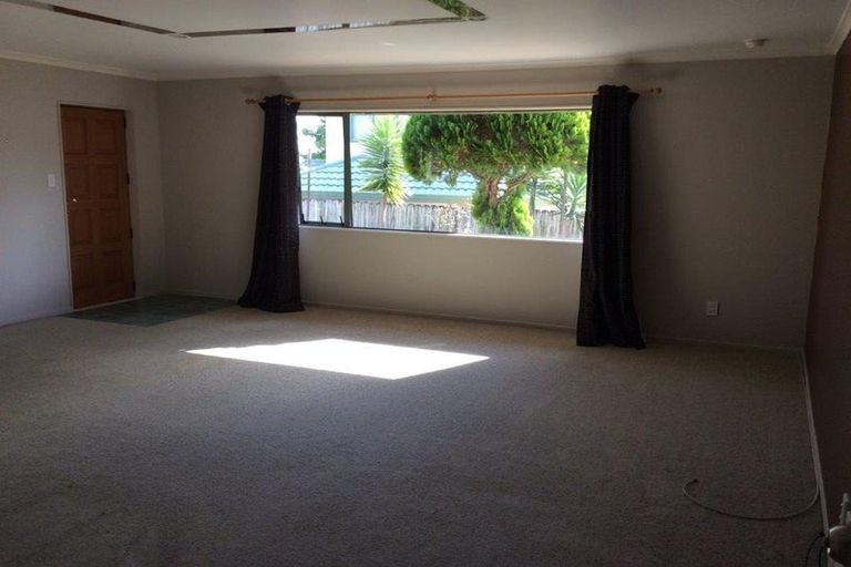 Photo of property in 2 Baltic Place, Goodwood Heights, Auckland, 2105