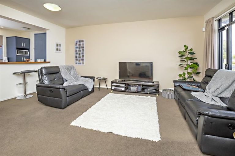 Photo of property in 11/2 Armoy Drive, East Tamaki, Auckland, 2016