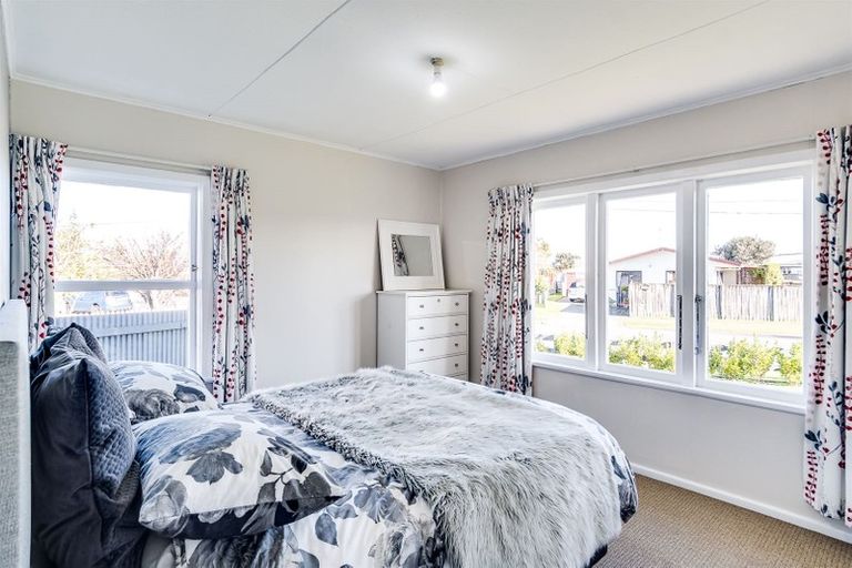 Photo of property in 2 Alexander Avenue, Onekawa, Napier, 4110