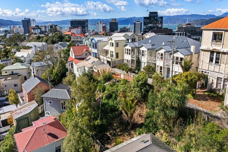 Photo of property in 12 Glenbervie Terrace, Thorndon, Wellington, 6011