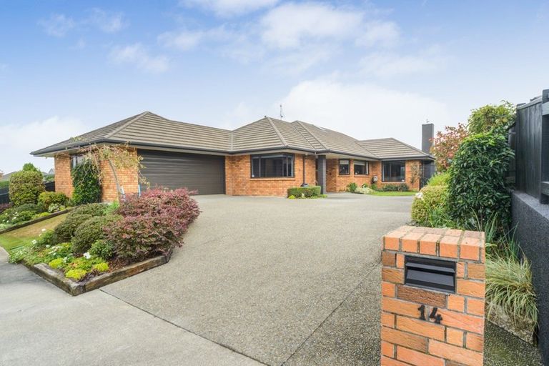 Photo of property in 14 Tennyson Avenue, Kelvin Grove, Palmerston North, 4414