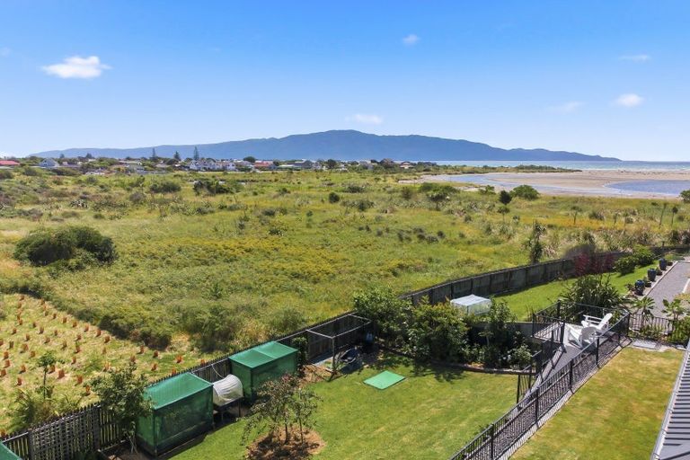 Photo of property in 19 Taranui Way, Paraparaumu Beach, Paraparaumu, 5032