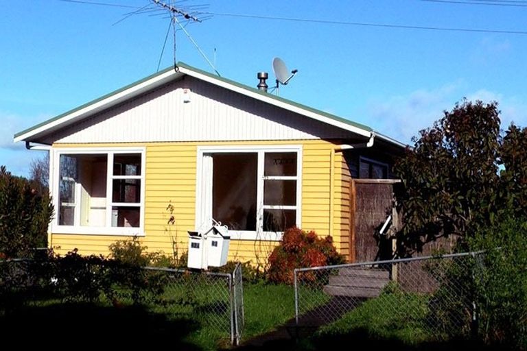 Photo of property in 42 Edgeworth Road, Glenfield, Auckland, 0629