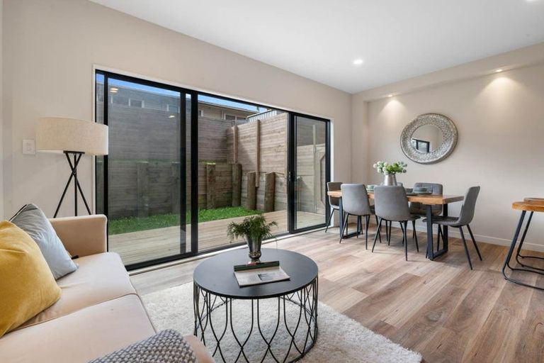 Photo of property in 6/200 Sunnynook Road, Totara Vale, Auckland, 0627