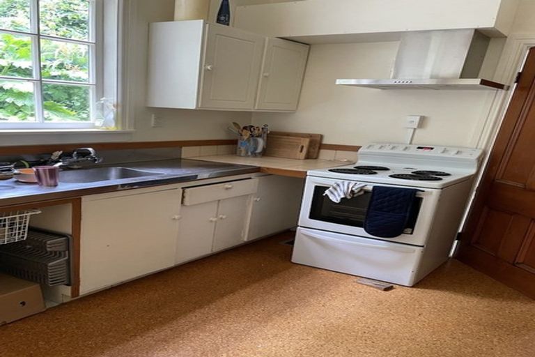 Photo of property in 129 Glenmore Street, Kelburn, Wellington, 6012