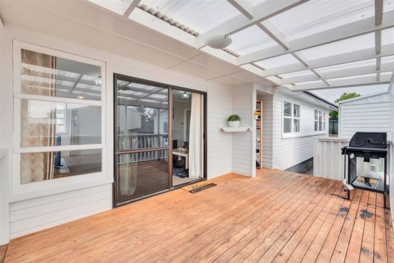 Photo of property in 20 Riserra Drive, Ranui, Auckland, 0612