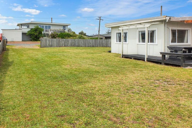 Photo of property in 38 Nelson Street, Foxton Beach, Foxton, 4815